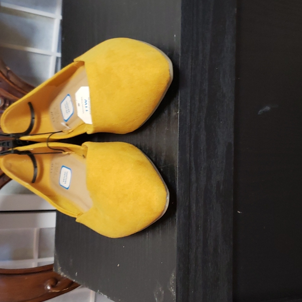 Time and trust flats 11w gold